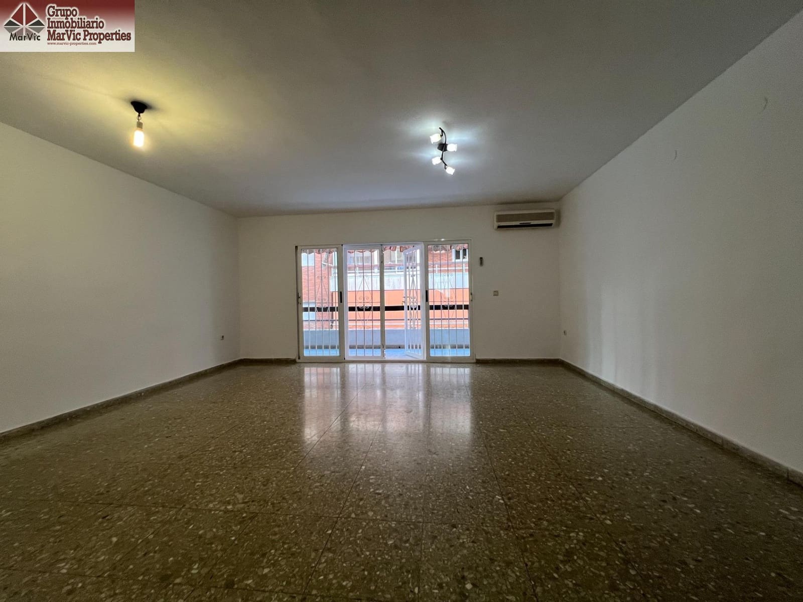 4 bedroom Flat for sale in Benidorm with garage - € 409,000 (Ref: 9508911)