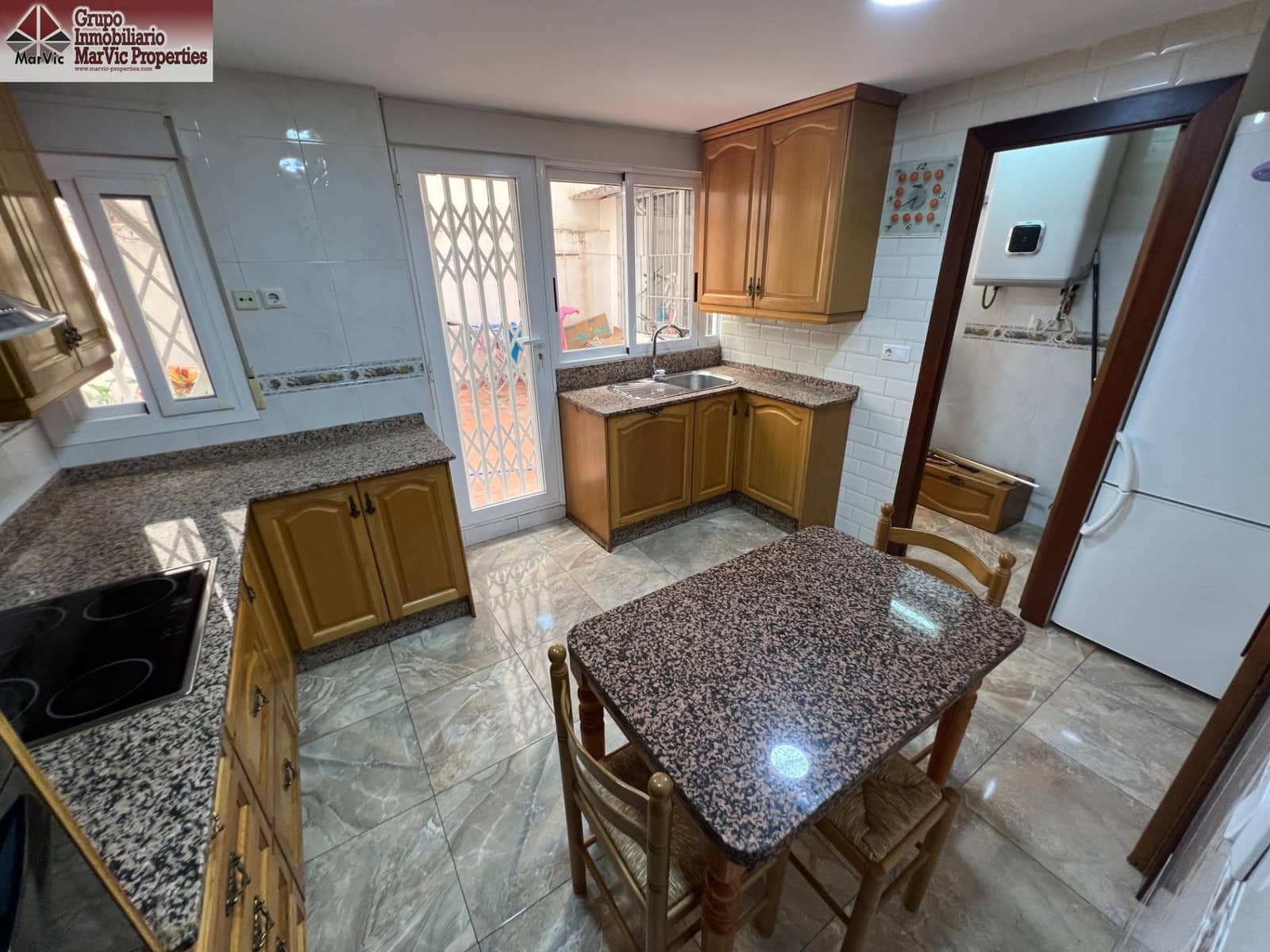 4 bedroom Flat for sale in Benidorm with garage - € 409,000 (Ref: 9508911)