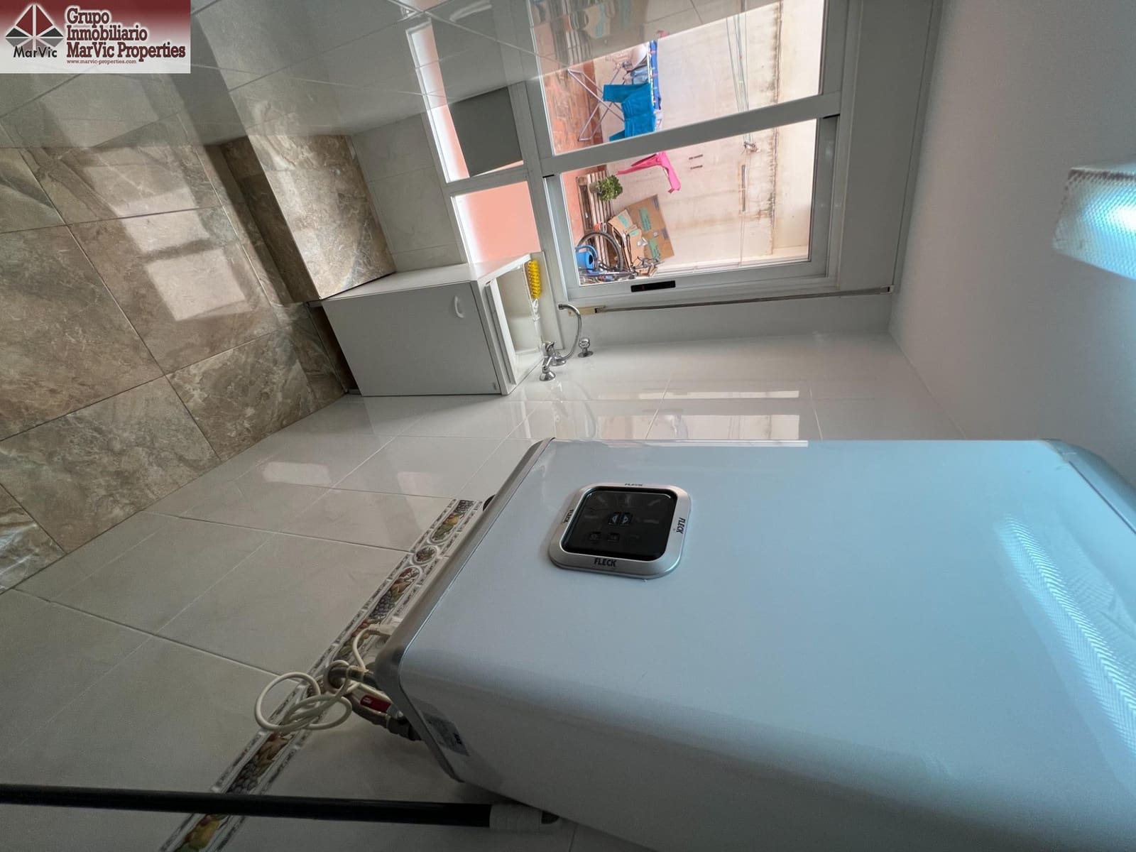 4 bedroom Flat for sale in Benidorm with garage - € 409,000 (Ref: 9508911)