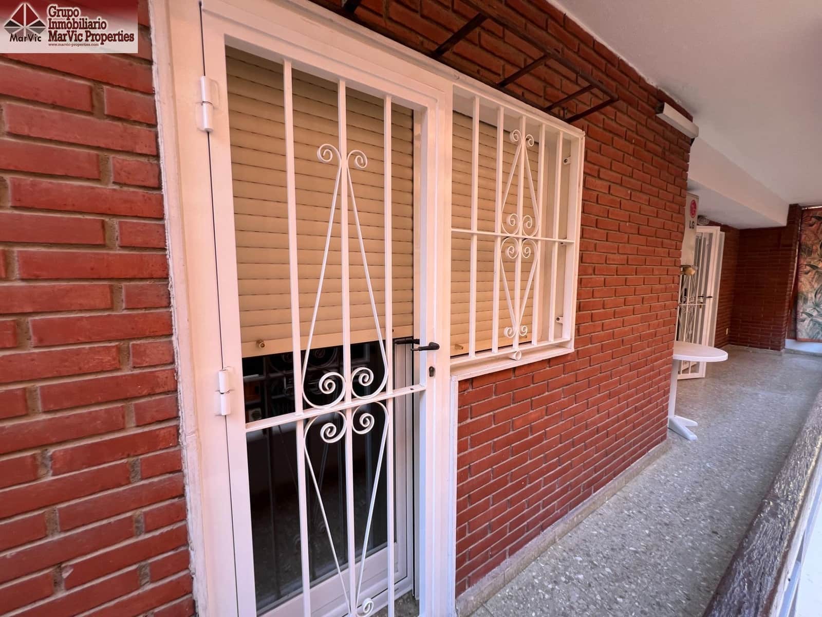 4 bedroom Flat for sale in Benidorm with garage - € 409,000 (Ref: 9508911)