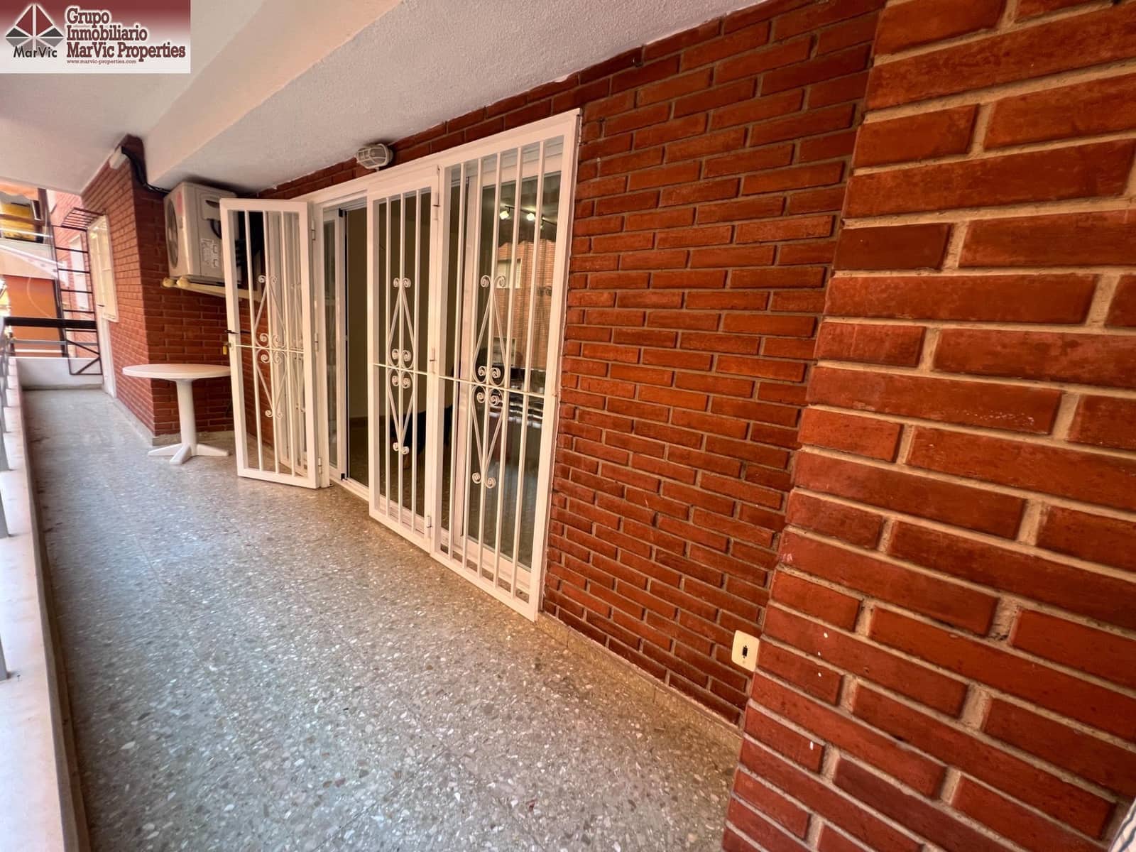 4 bedroom Flat for sale in Benidorm with garage - € 409,000 (Ref: 9508911)
