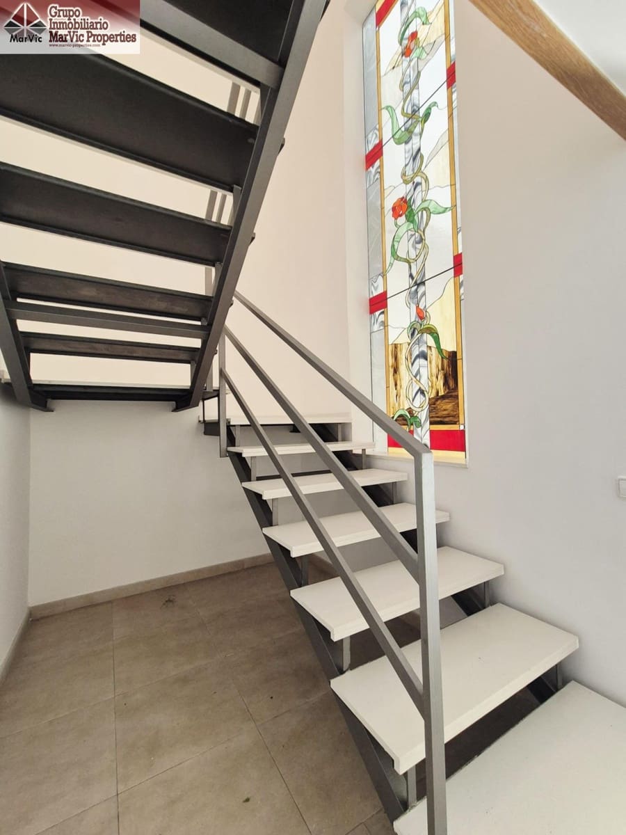 4 soveværelse Semi-Rækkehus til salg i Albir med swimmingpool garage - € 899.000 (Ref: 9541153)