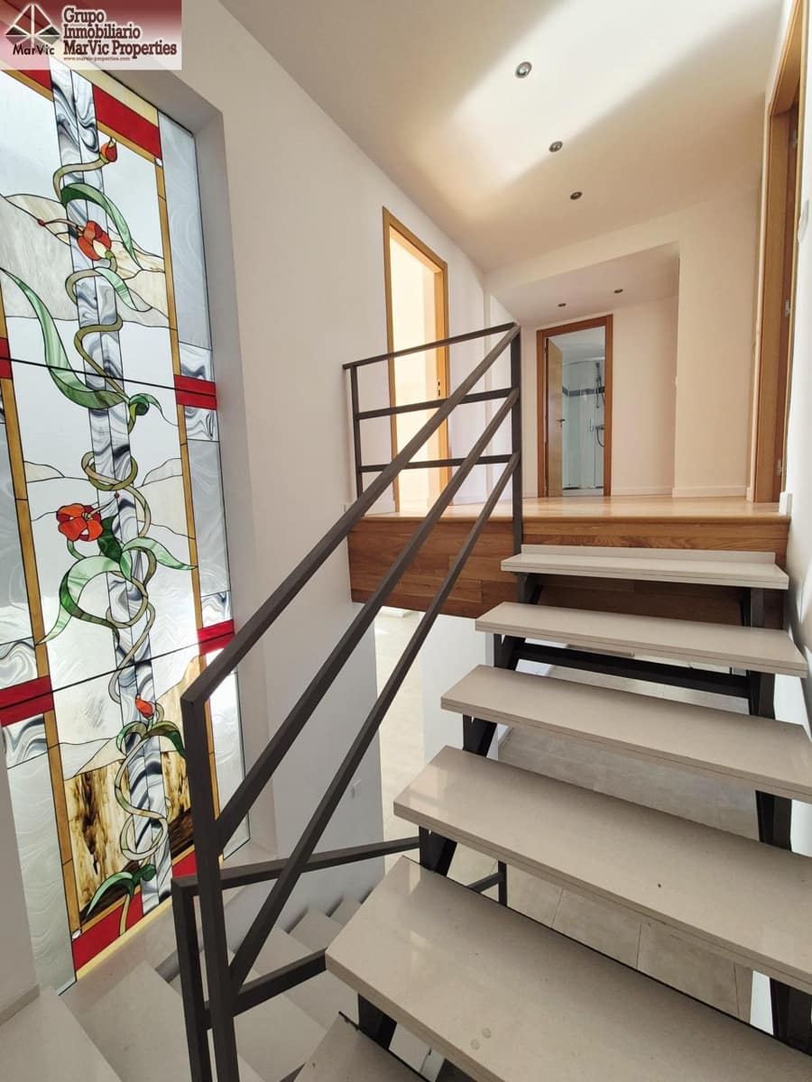 4 soveværelse Semi-Rækkehus til salg i Albir med swimmingpool garage - € 899.000 (Ref: 9541153)