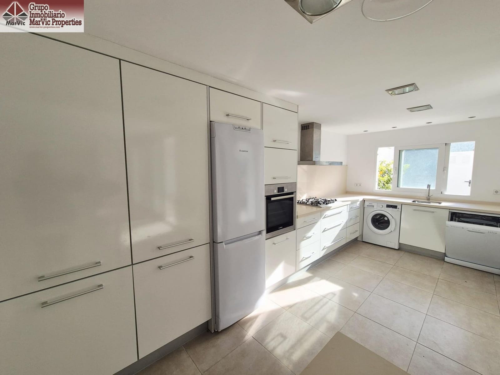 4 soveværelse Semi-Rækkehus til salg i Albir med swimmingpool garage - € 899.000 (Ref: 9541153)