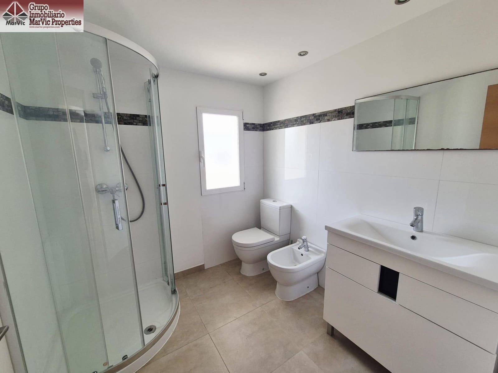 4 soveværelse Semi-Rækkehus til salg i Albir med swimmingpool garage - € 899.000 (Ref: 9541153)