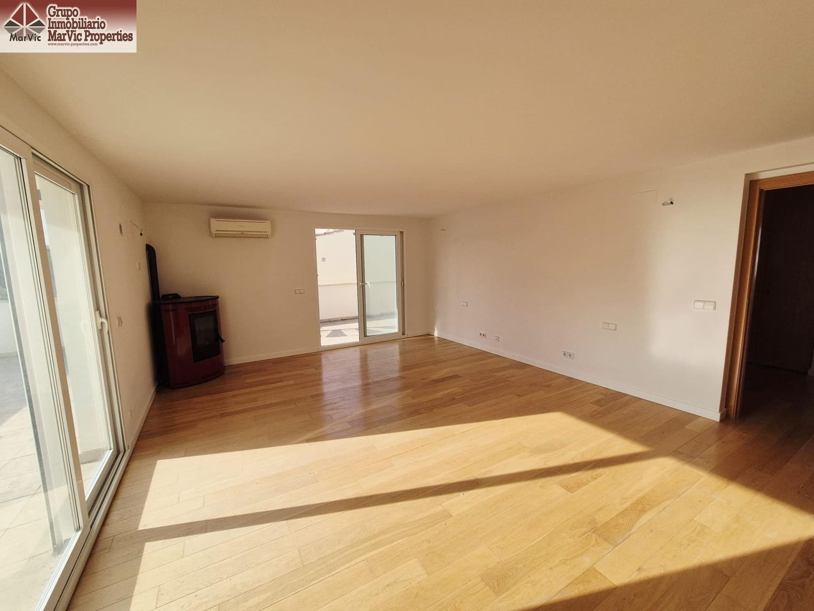 4 soveværelse Semi-Rækkehus til salg i Albir med swimmingpool garage - € 899.000 (Ref: 9541153)