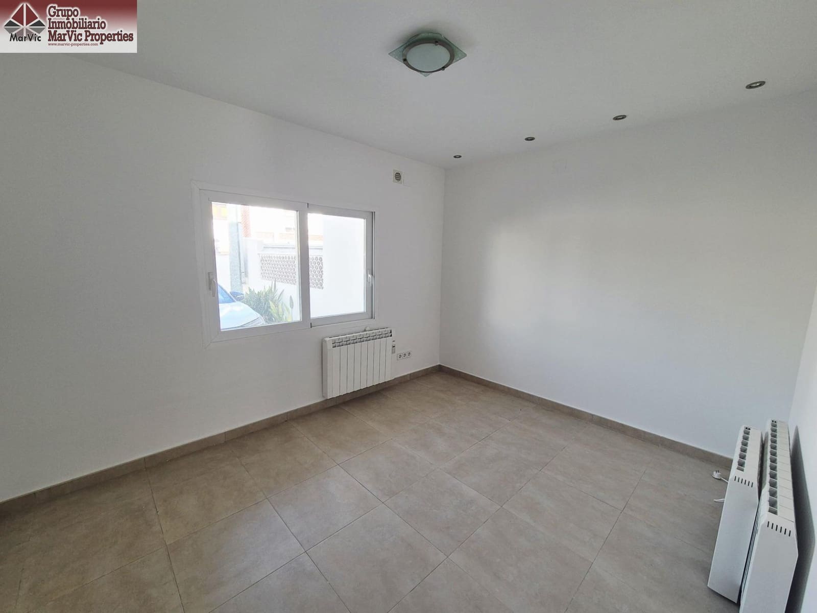 4 soveværelse Semi-Rækkehus til salg i Albir med swimmingpool garage - € 899.000 (Ref: 9541153)