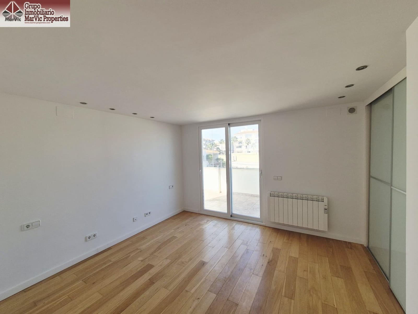 4 soveværelse Semi-Rækkehus til salg i Albir med swimmingpool garage - € 899.000 (Ref: 9541153)