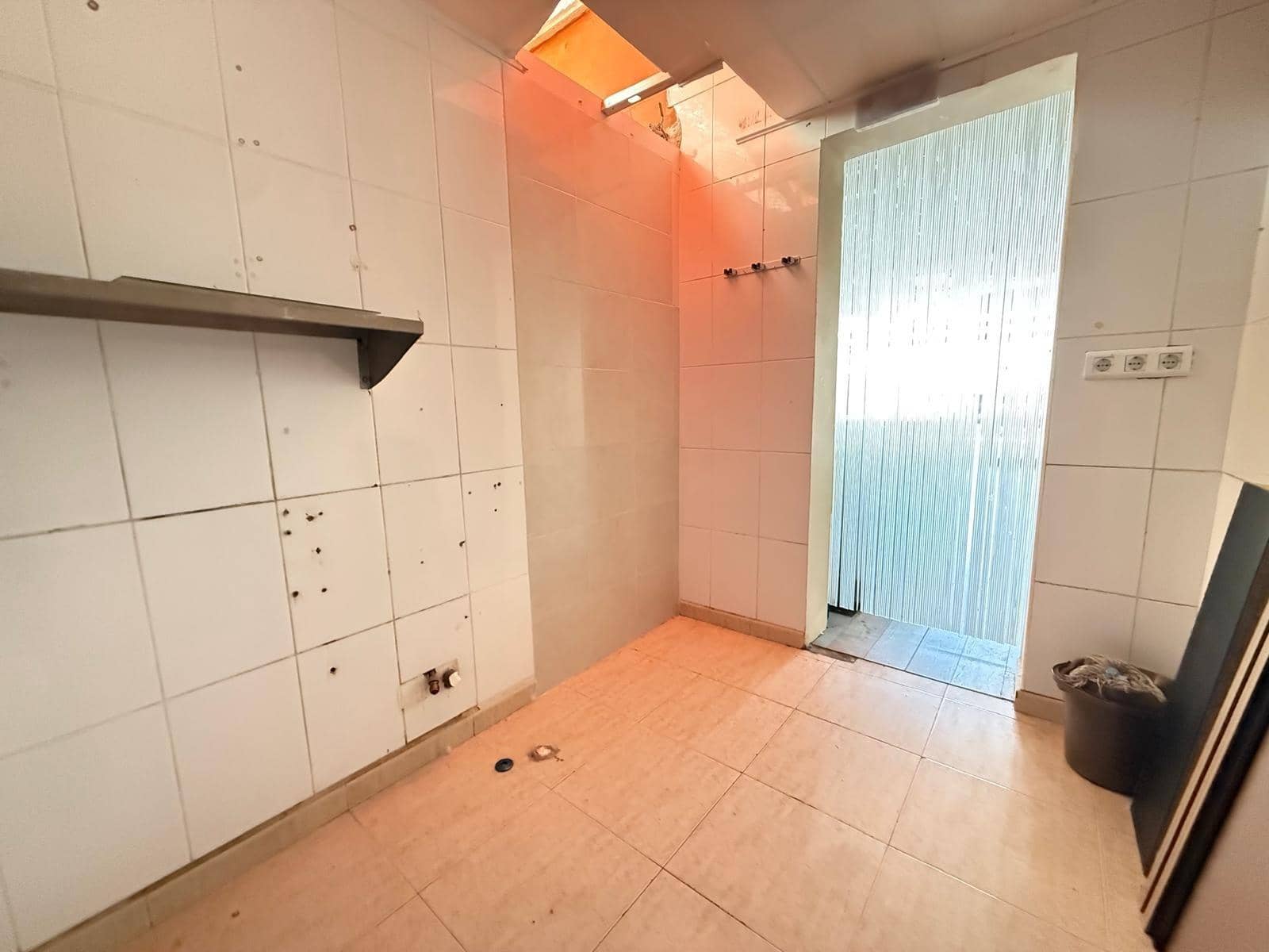 Kaupallinen myytävänä paikassa Benidorm - 140 000 € (Ref: 9568710)