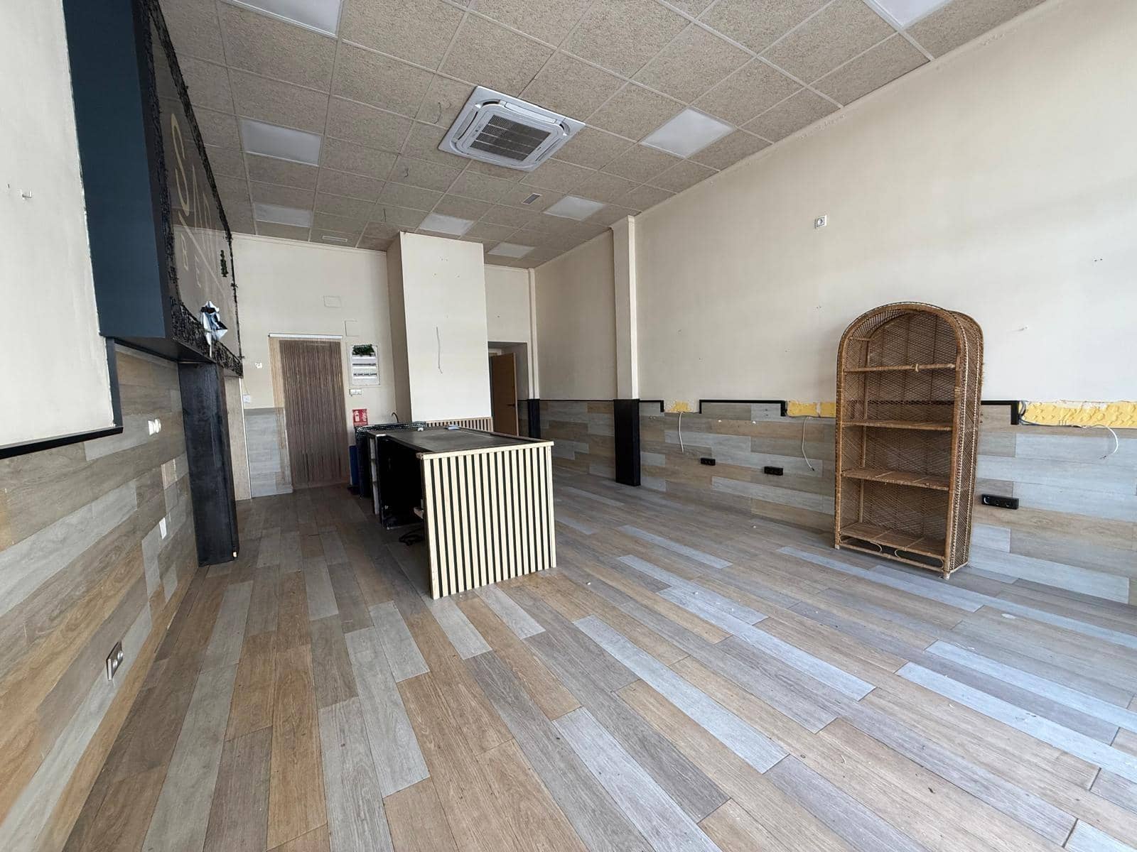 Kaupallinen myytävänä paikassa Benidorm - 140 000 € (Ref: 9568710)