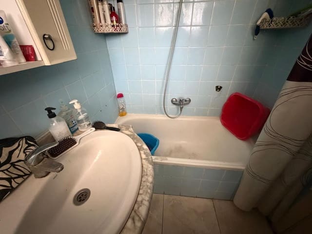 Studio till salu i Benidorm med pool - 126 000 € (Ref: 9574659)