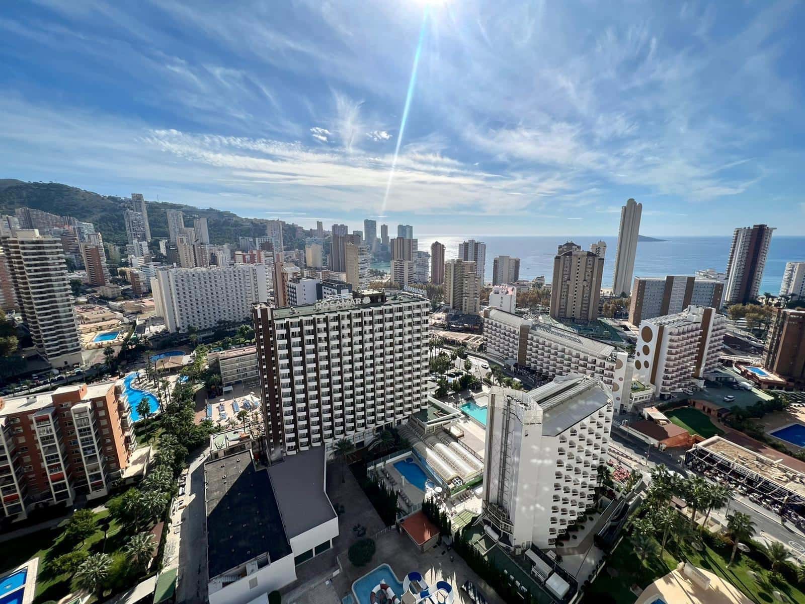 Apartamento de 2 habitaciones en Benidorm en venta con piscina garaje - 365.000 € (Ref: 9574660)