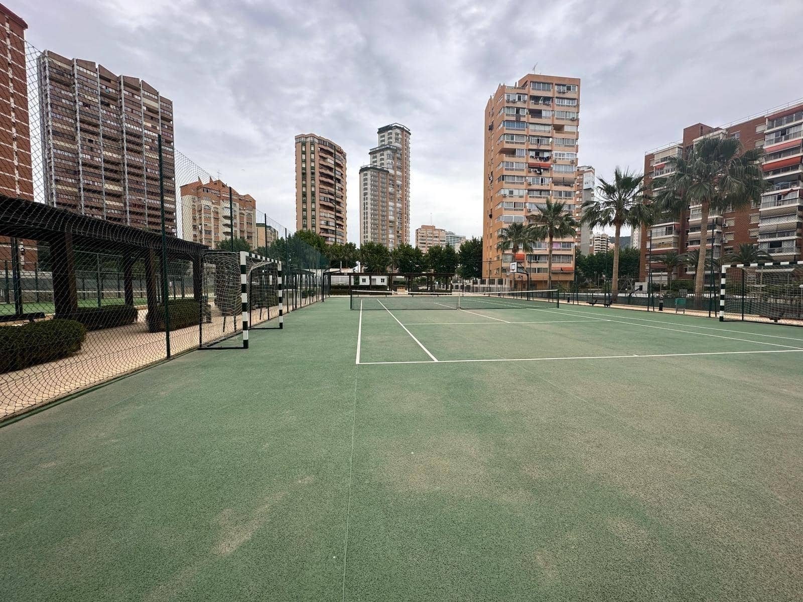 Apartamento de 2 habitaciones en Benidorm en venta con piscina garaje - 365.000 € (Ref: 9574660)