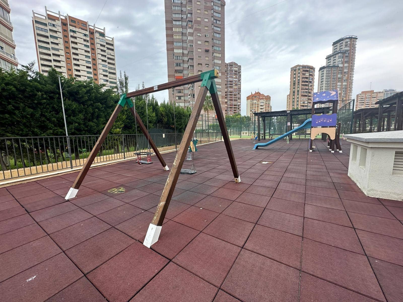 Apartamento de 2 habitaciones en Benidorm en venta con piscina garaje - 365.000 € (Ref: 9574660)