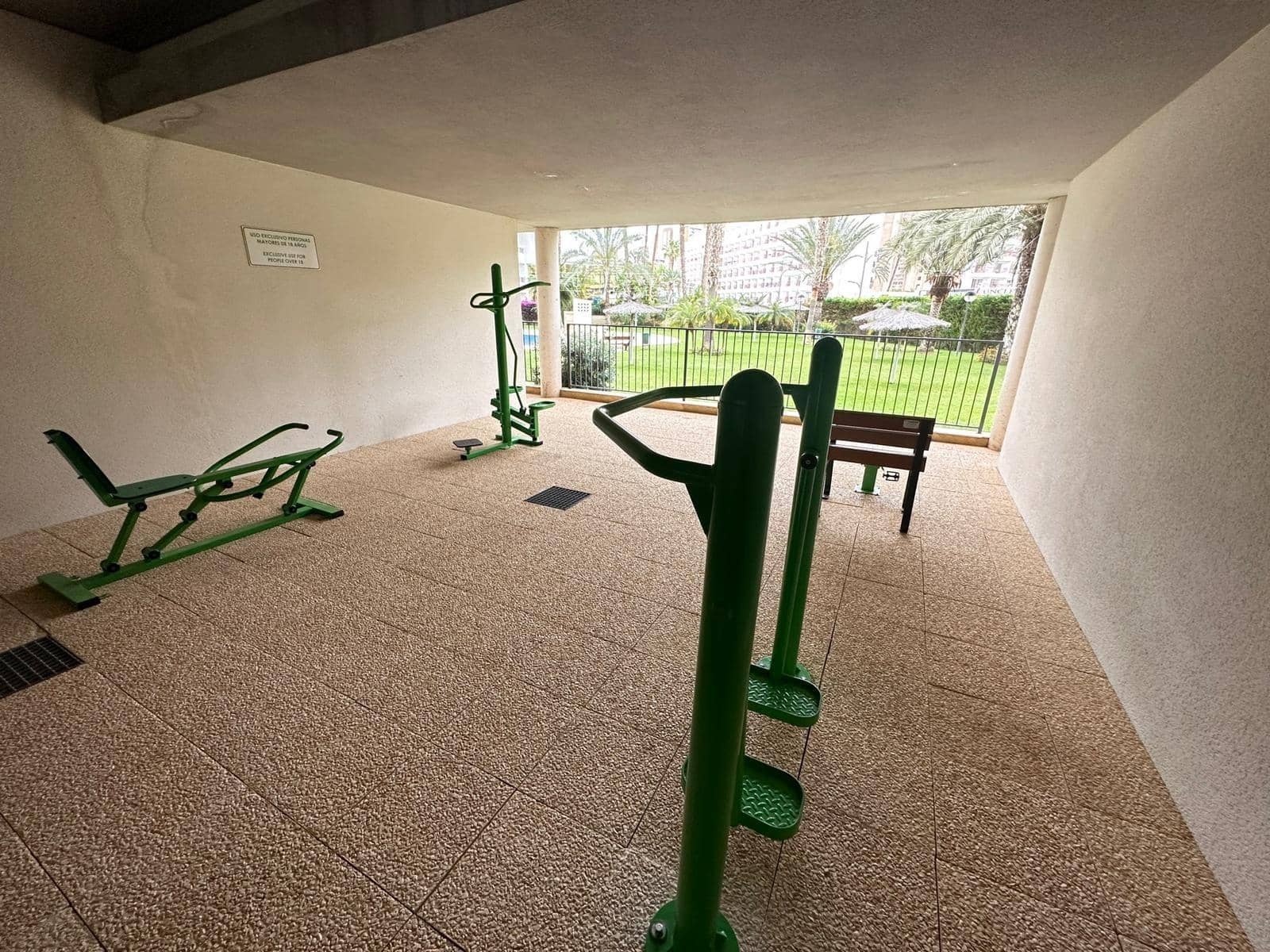 Apartamento de 2 habitaciones en Benidorm en venta con piscina garaje - 365.000 € (Ref: 9574660)