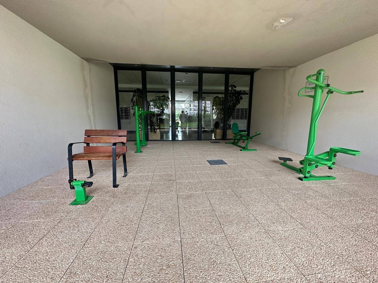 Apartamento de 2 habitaciones en Benidorm en venta con piscina garaje - 365.000 € (Ref: 9574660)