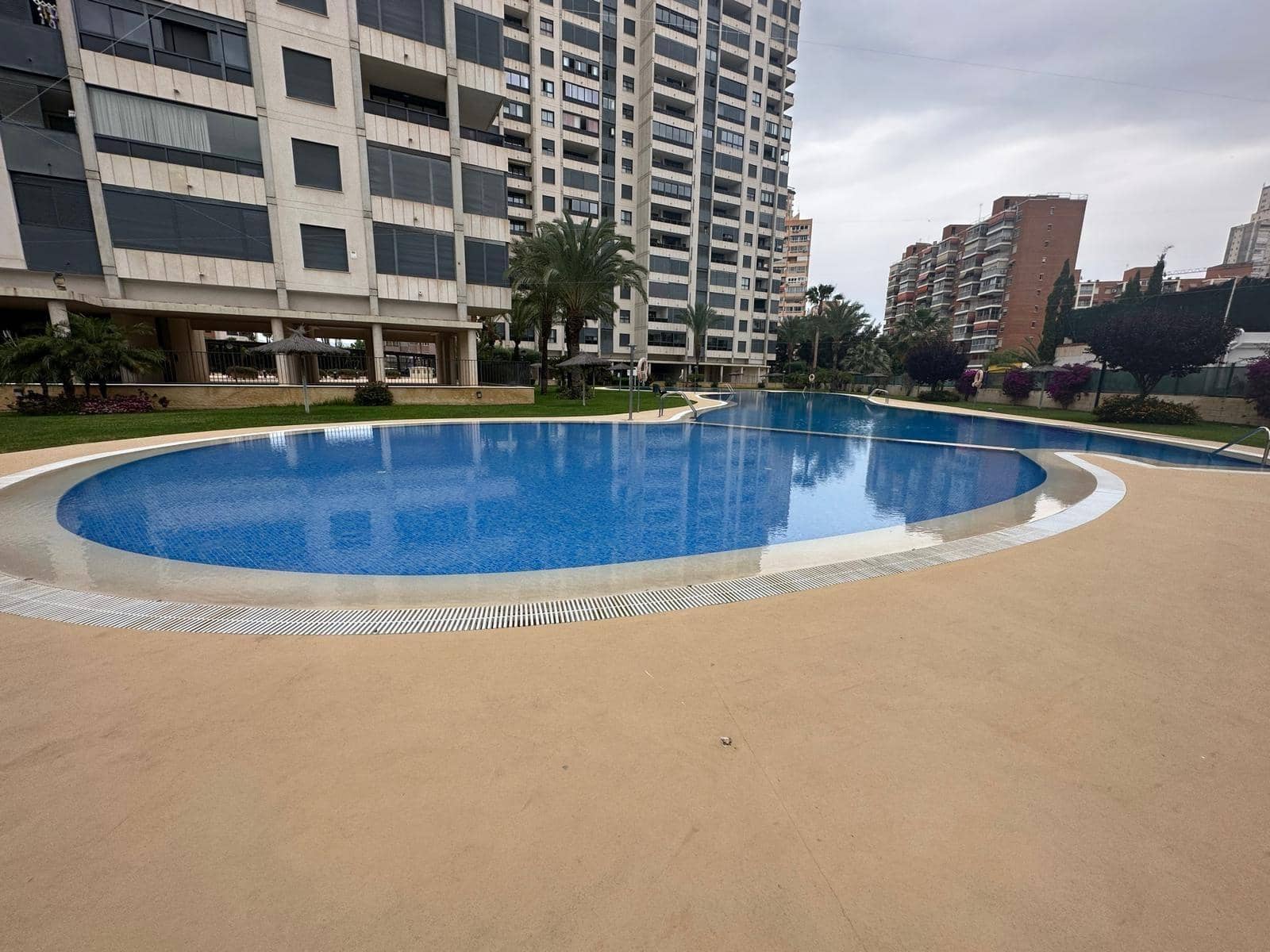 Apartamento de 2 habitaciones en Benidorm en venta con piscina garaje - 365.000 € (Ref: 9574660)