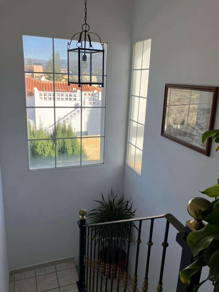 3 makuuhuone Huvila myytävänä paikassa La Nucia mukana uima-altaan 
autotalli - 609 000 € (Ref: 9582981)