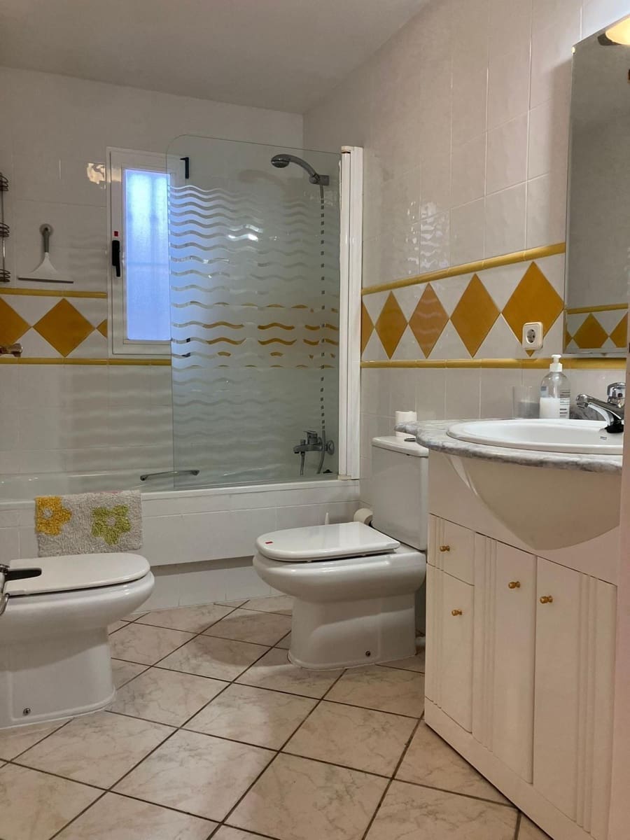 3 makuuhuone Huvila myytävänä paikassa La Nucia mukana uima-altaan 
autotalli - 609 000 € (Ref: 9582981)