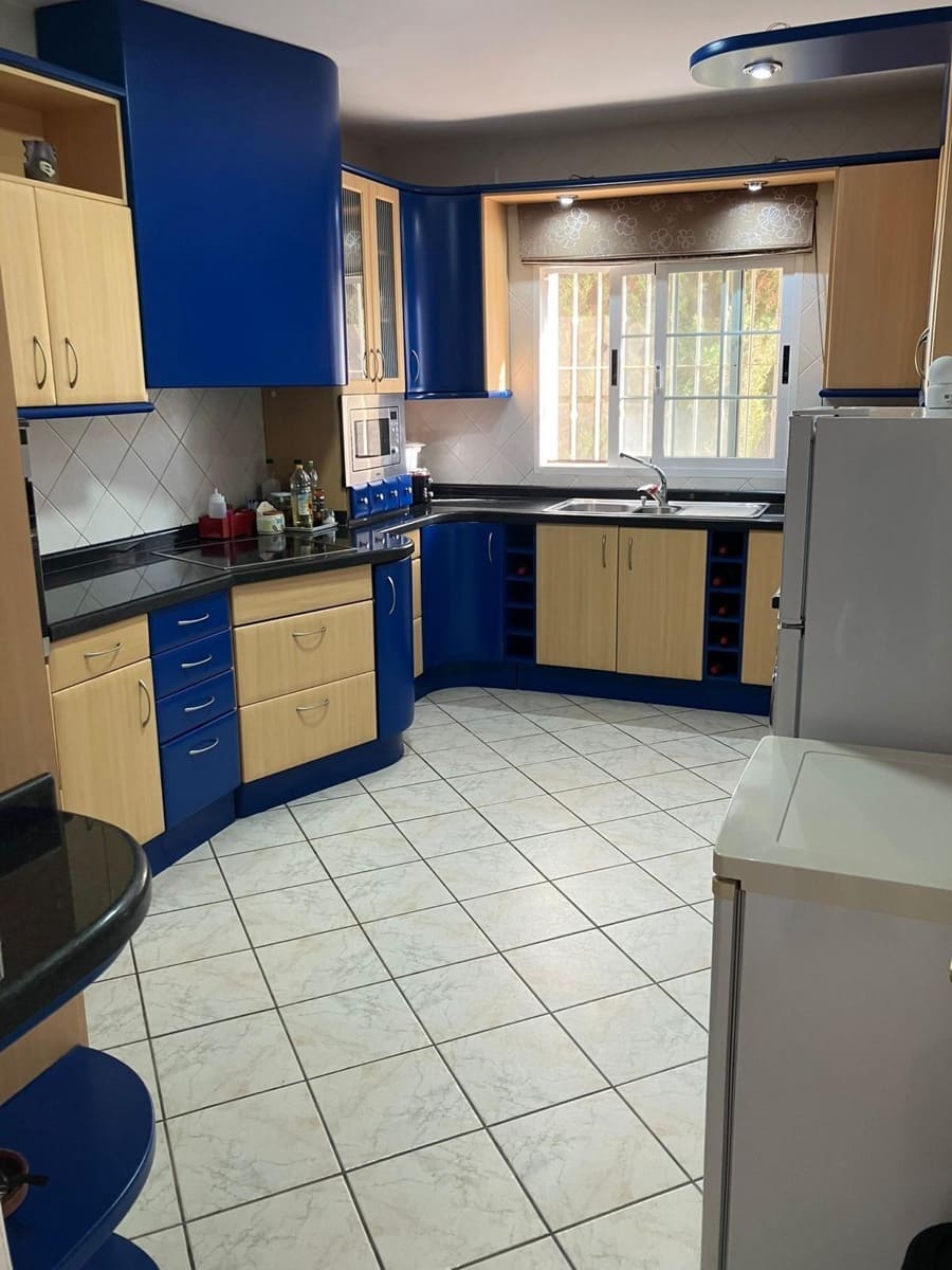 3 makuuhuone Huvila myytävänä paikassa La Nucia mukana uima-altaan 
autotalli - 609 000 € (Ref: 9582981)