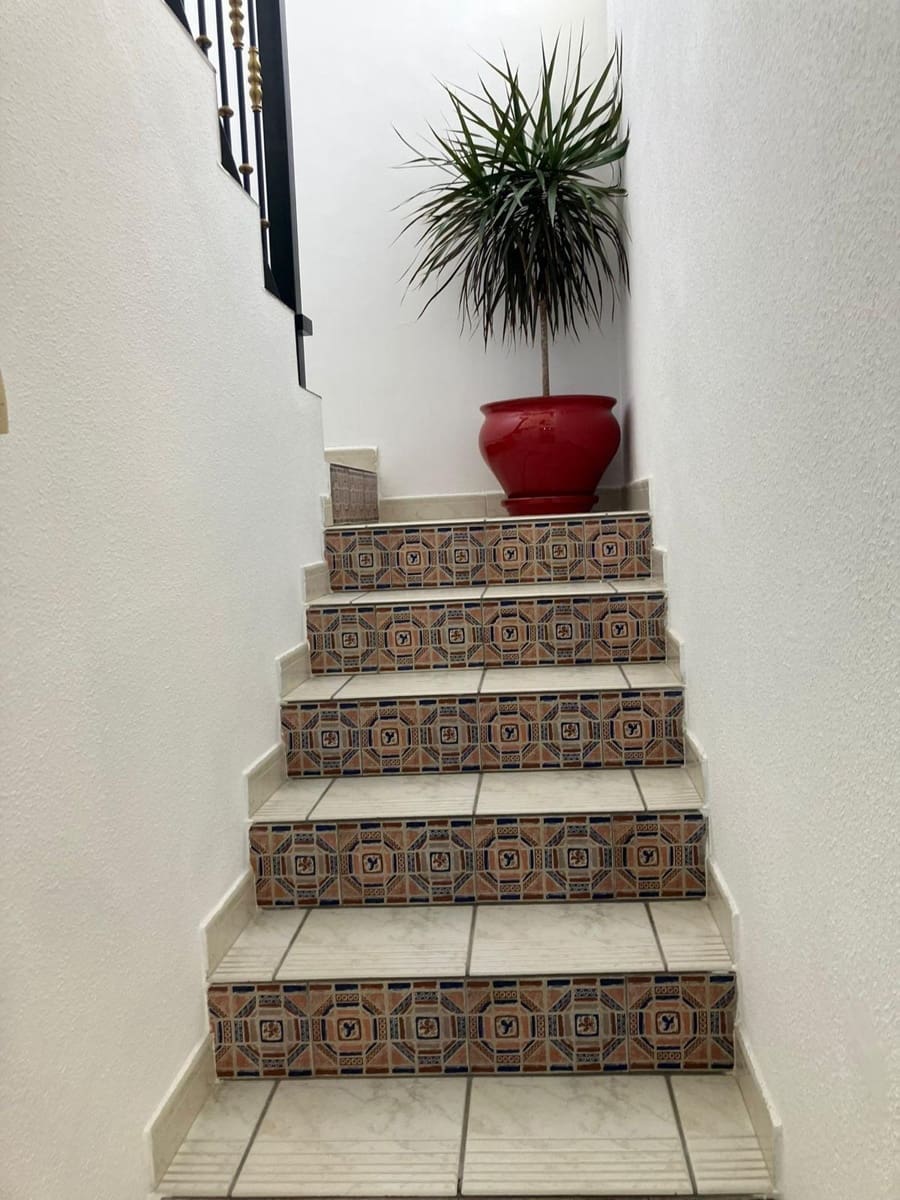 3 makuuhuone Huvila myytävänä paikassa La Nucia mukana uima-altaan 
autotalli - 609 000 € (Ref: 9582981)