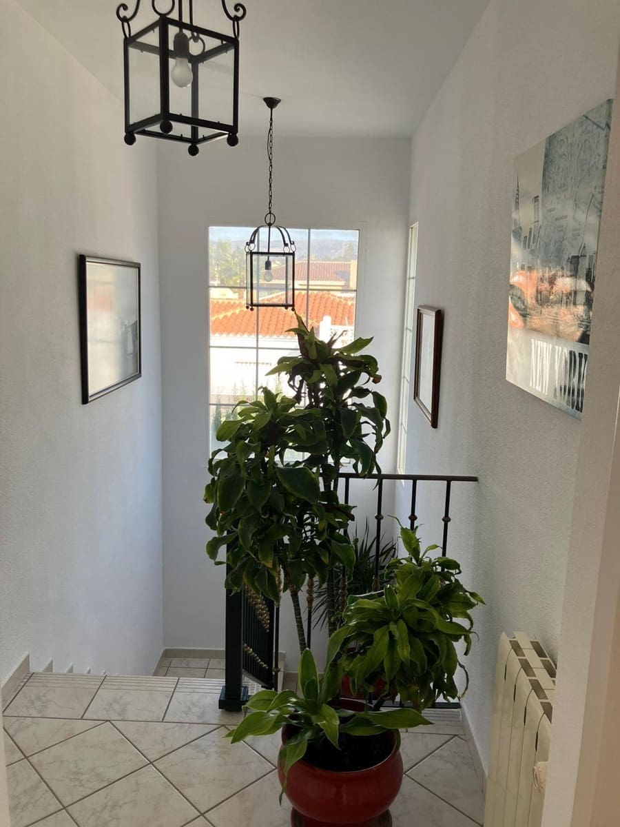 3 makuuhuone Huvila myytävänä paikassa La Nucia mukana uima-altaan 
autotalli - 609 000 € (Ref: 9582981)