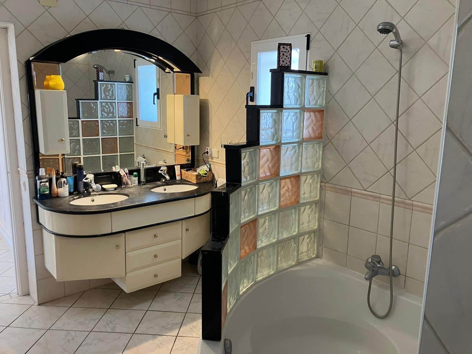 3 makuuhuone Huvila myytävänä paikassa La Nucia mukana uima-altaan 
autotalli - 609 000 € (Ref: 9582981)