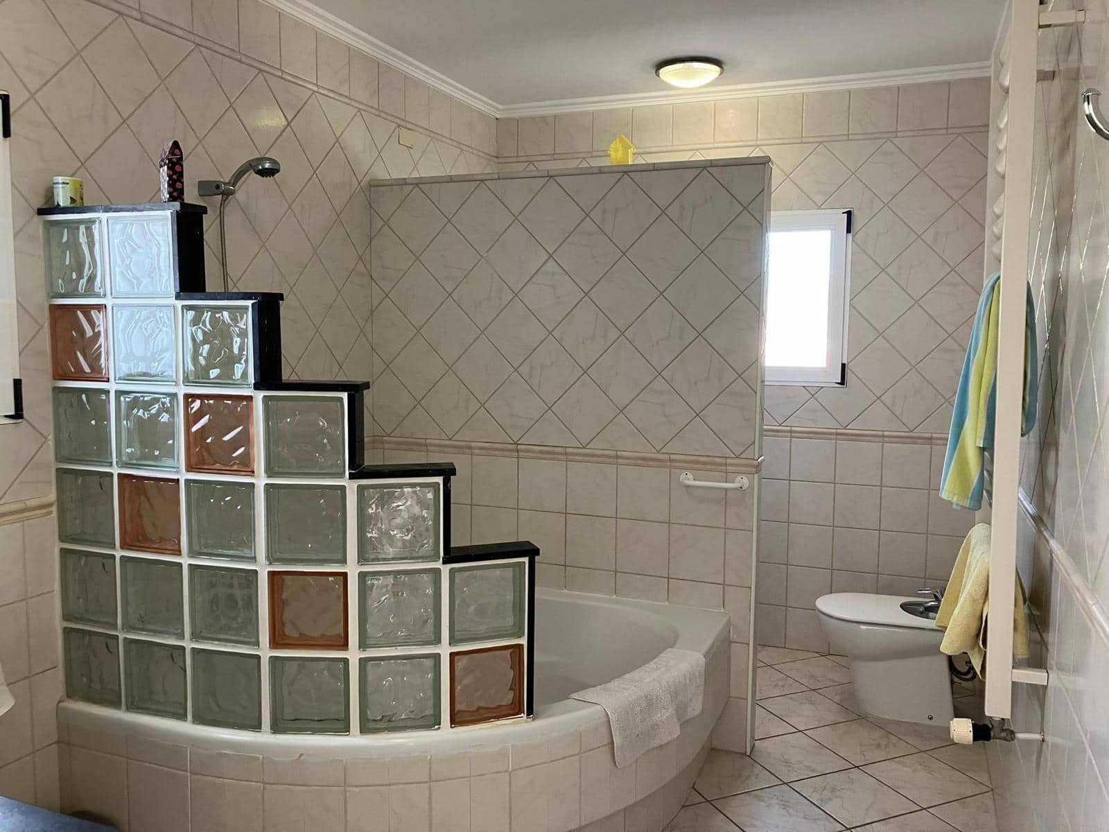 3 makuuhuone Huvila myytävänä paikassa La Nucia mukana uima-altaan 
autotalli - 609 000 € (Ref: 9582981)