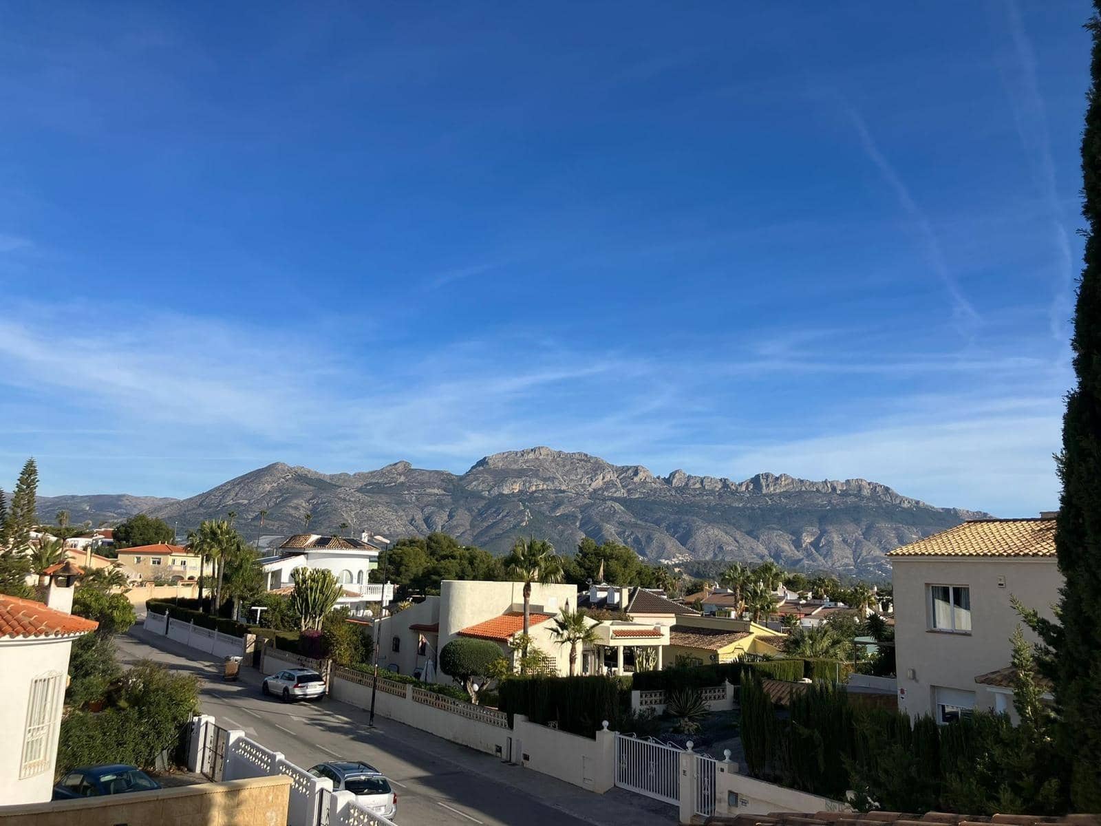 3 makuuhuone Huvila myytävänä paikassa La Nucia mukana uima-altaan 
autotalli - 609 000 € (Ref: 9582981)