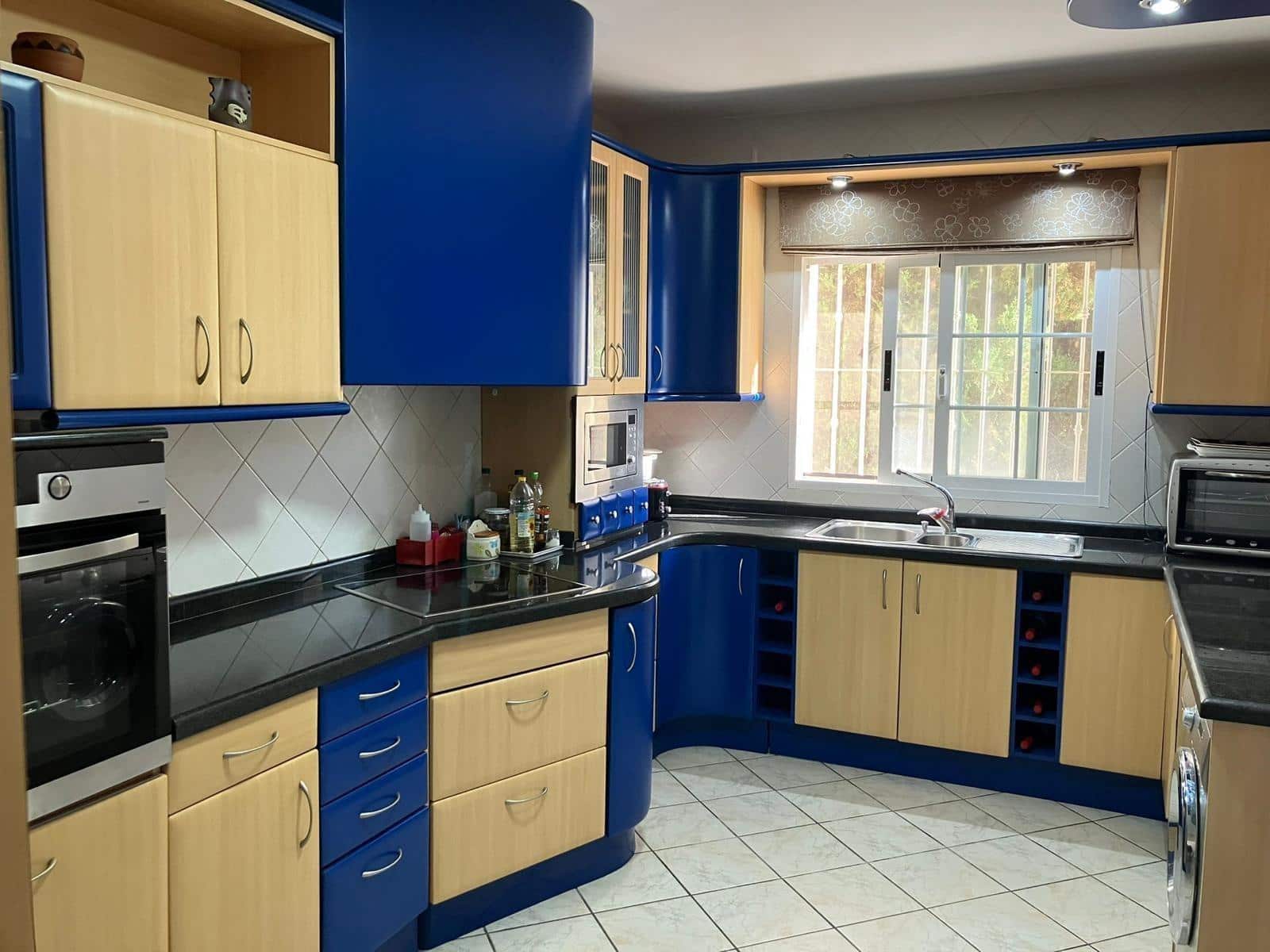 3 makuuhuone Huvila myytävänä paikassa La Nucia mukana uima-altaan 
autotalli - 609 000 € (Ref: 9582981)