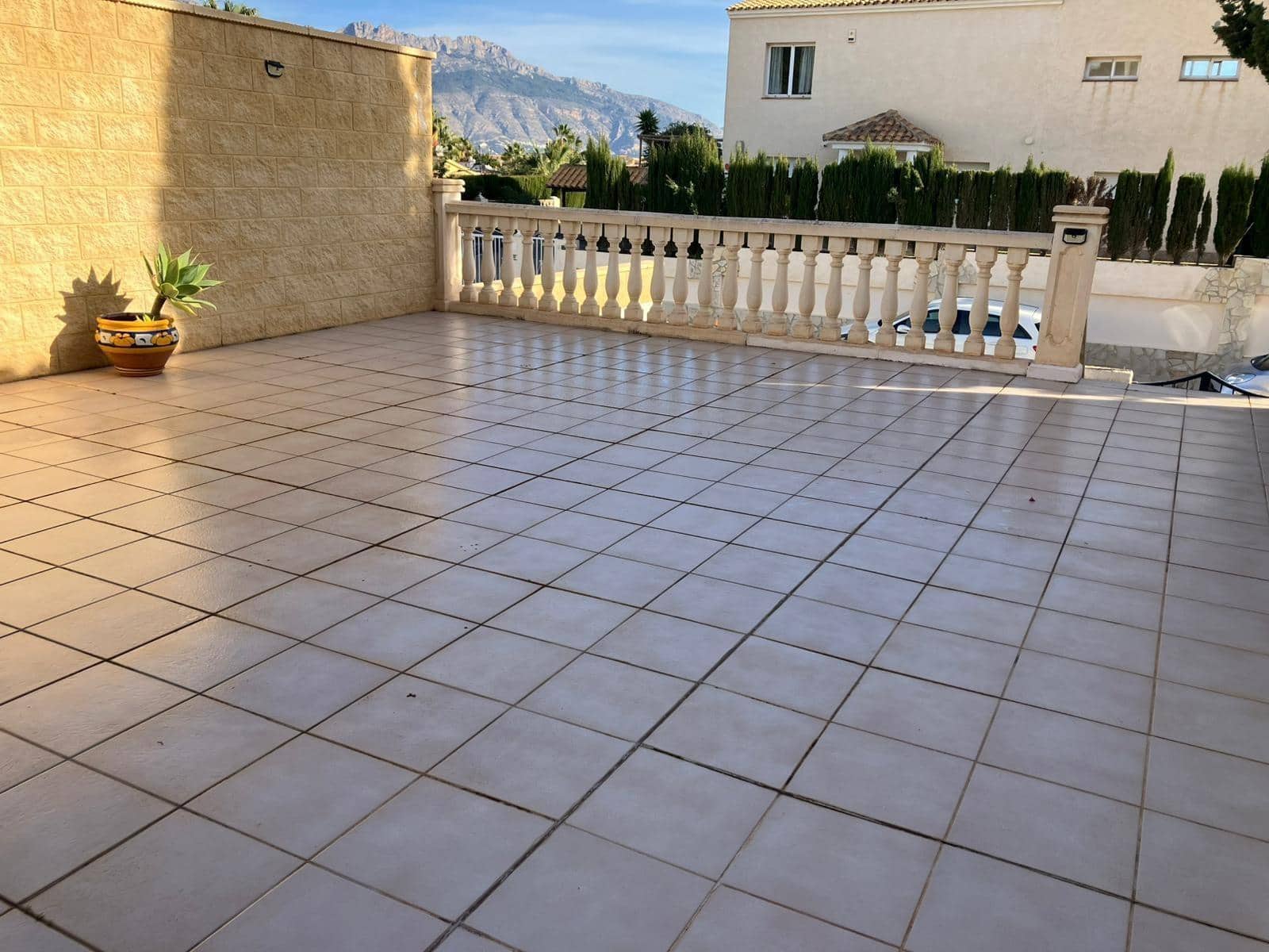 3 makuuhuone Huvila myytävänä paikassa La Nucia mukana uima-altaan 
autotalli - 609 000 € (Ref: 9582981)