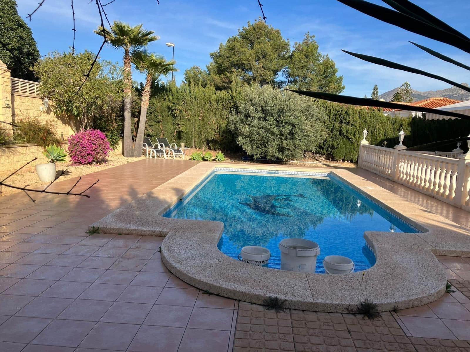 3 makuuhuone Huvila myytävänä paikassa La Nucia mukana uima-altaan 
autotalli - 609 000 € (Ref: 9582981)