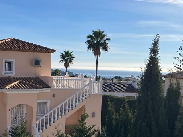 3 makuuhuone Huvila myytävänä paikassa La Nucia mukana uima-altaan 
autotalli - 609 000 € (Ref: 9582981)