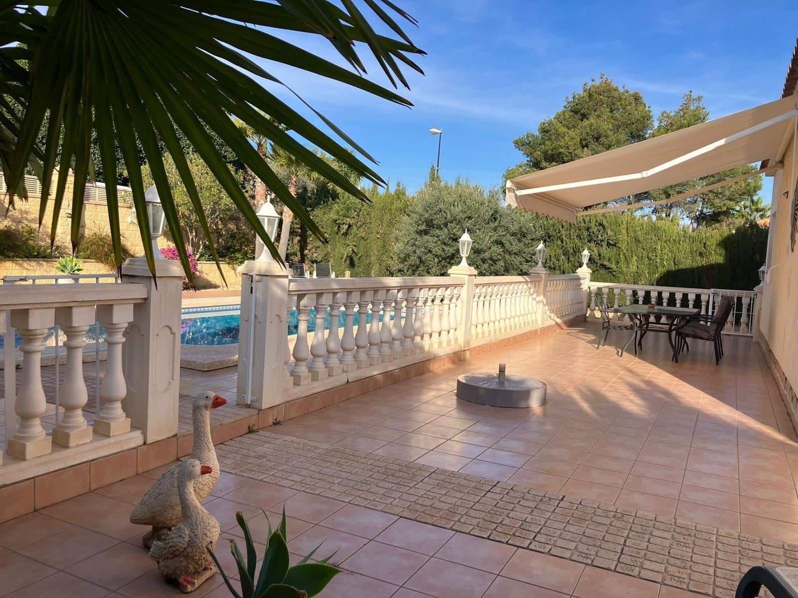 3 makuuhuone Huvila myytävänä paikassa La Nucia mukana uima-altaan 
autotalli - 609 000 € (Ref: 9582981)