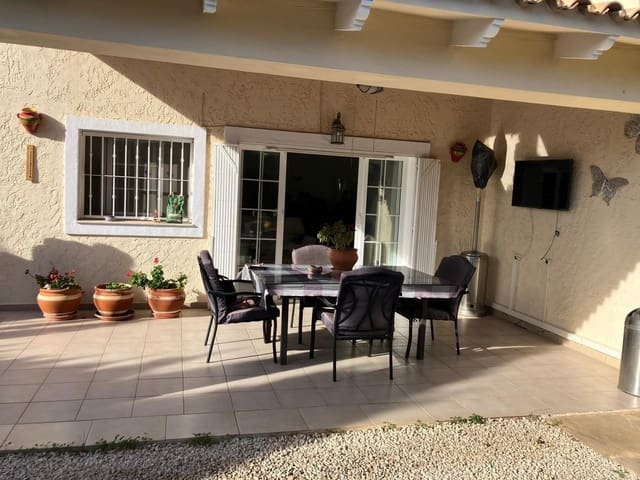 3 makuuhuone Huvila myytävänä paikassa La Nucia mukana uima-altaan 
autotalli - 609 000 € (Ref: 9582981)