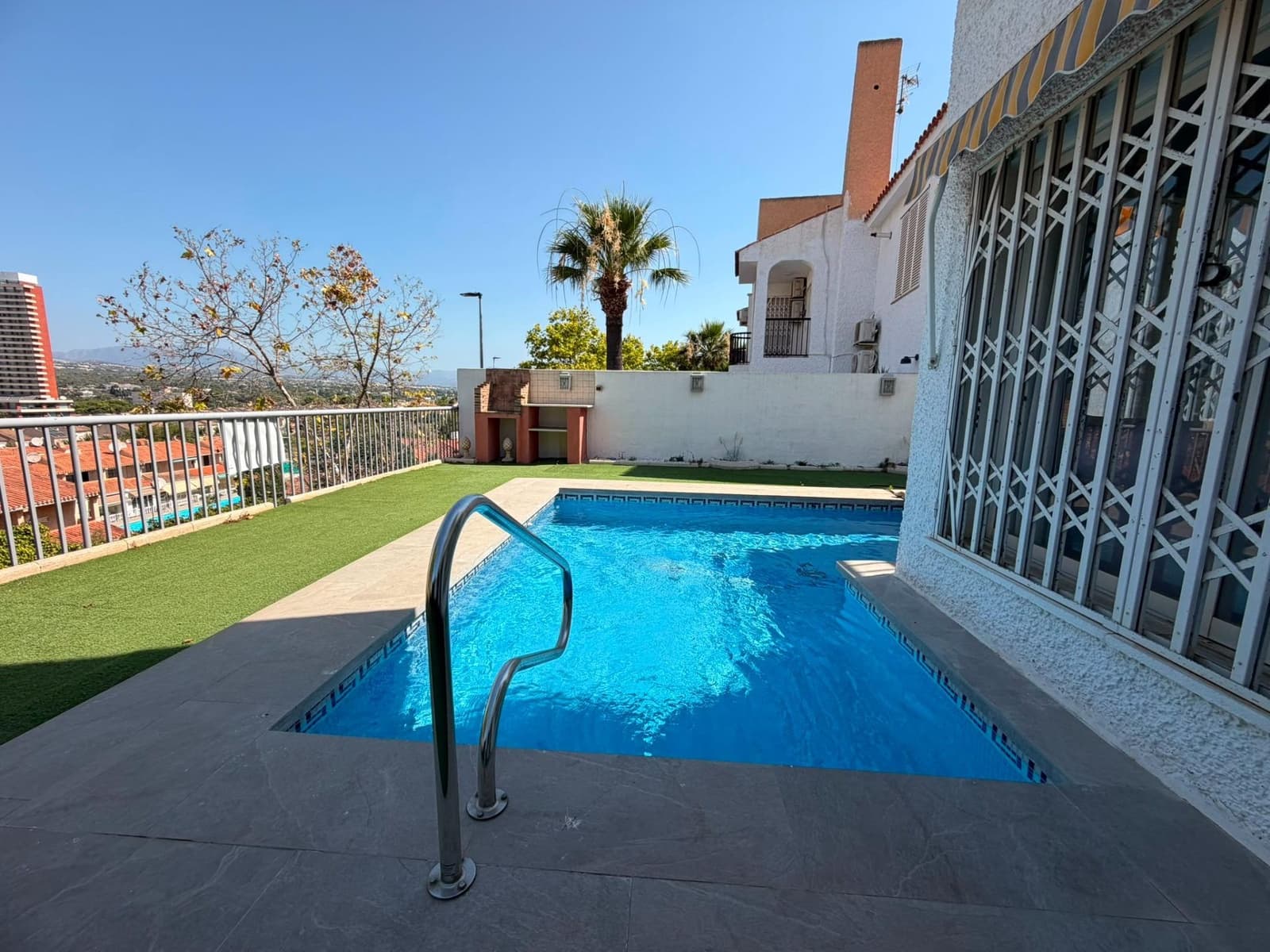 4 sypialnia Dom blizniak na sprzedaż w Benidorm z basenem - 419 000 € (Ref: 9625727)