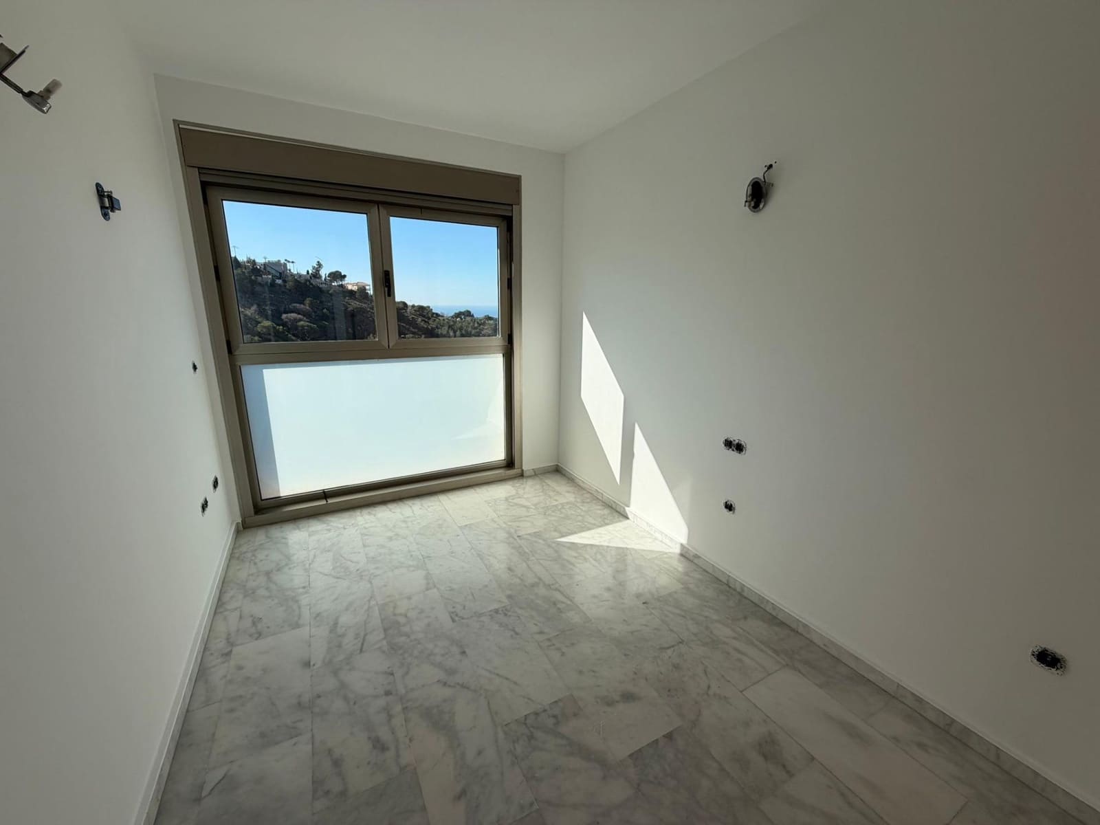 Apartamento de 2 habitaciones en Benidorm en venta con piscina garaje - 395.000 € (Ref: 9627595)