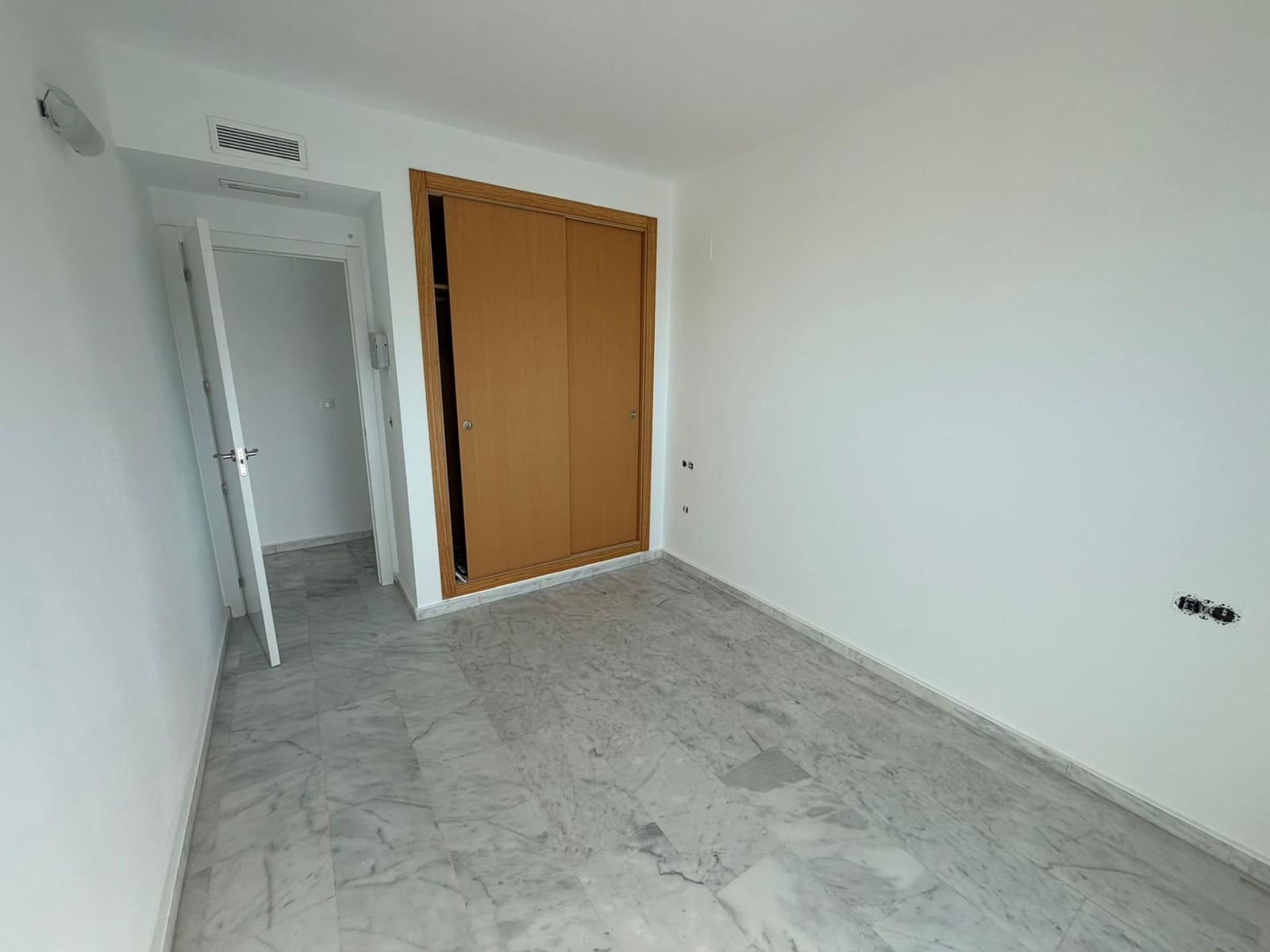 Apartamento de 2 habitaciones en Benidorm en venta con piscina garaje - 395.000 € (Ref: 9627595)