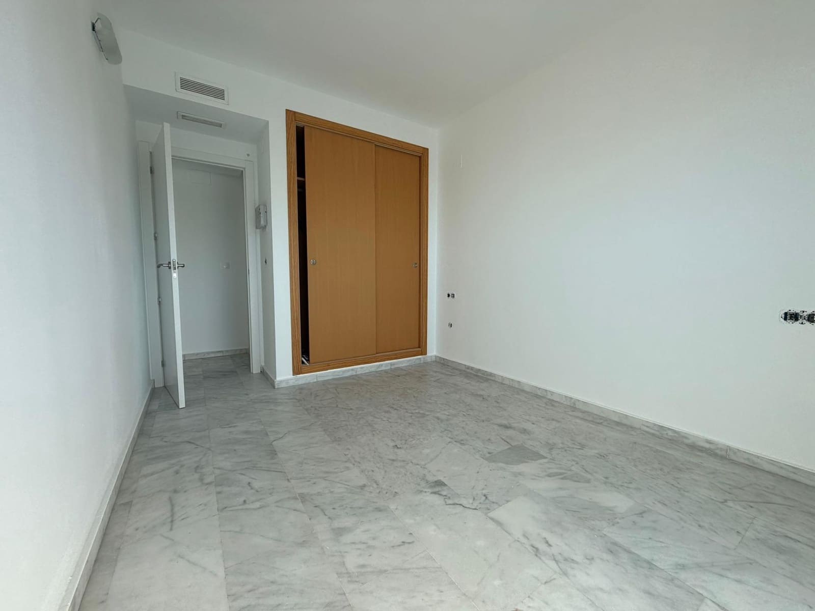 Apartamento de 2 habitaciones en Benidorm en venta con piscina garaje - 395.000 € (Ref: 9627595)