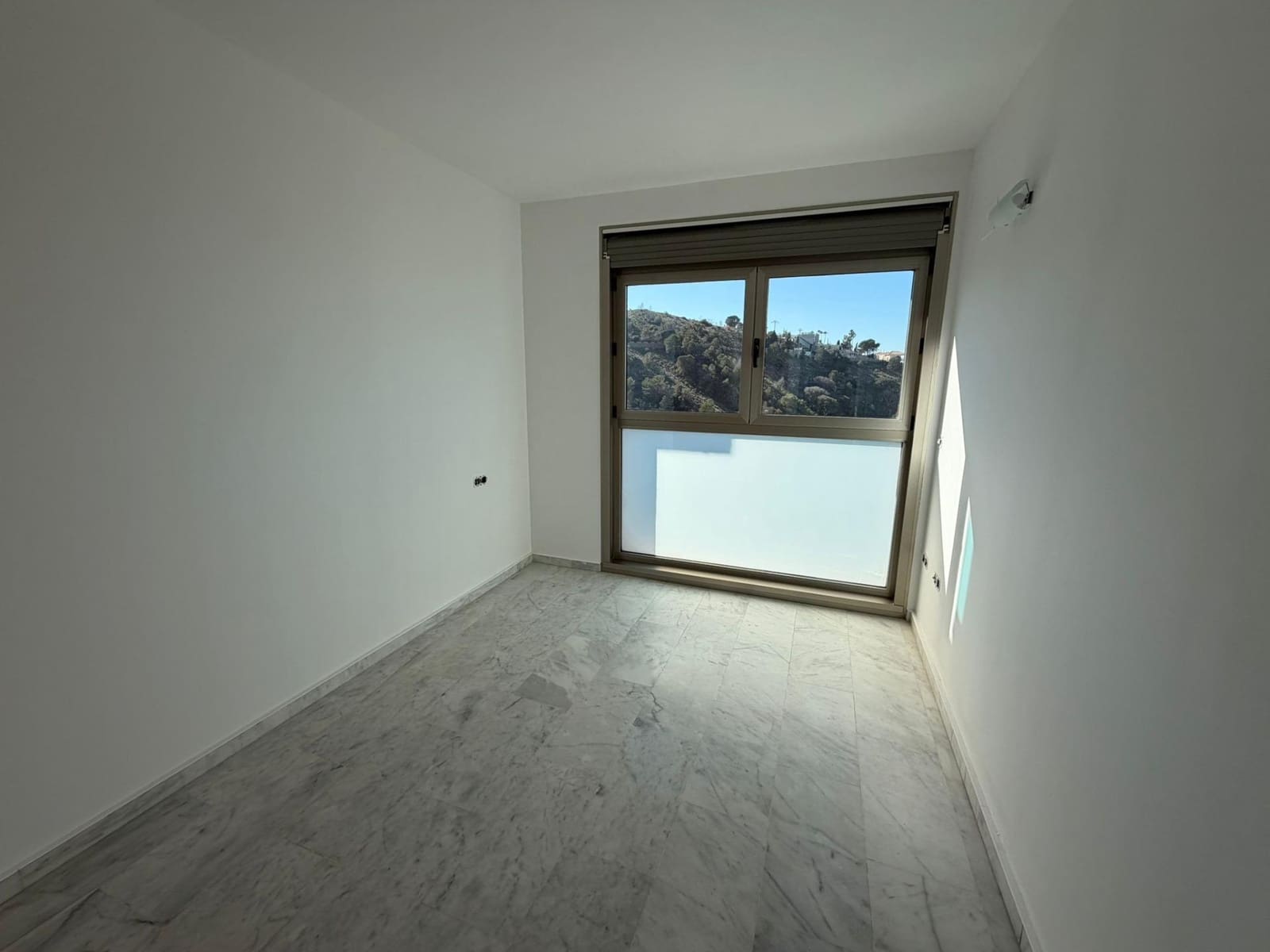 Apartamento de 2 habitaciones en Benidorm en venta con piscina garaje - 395.000 € (Ref: 9627595)