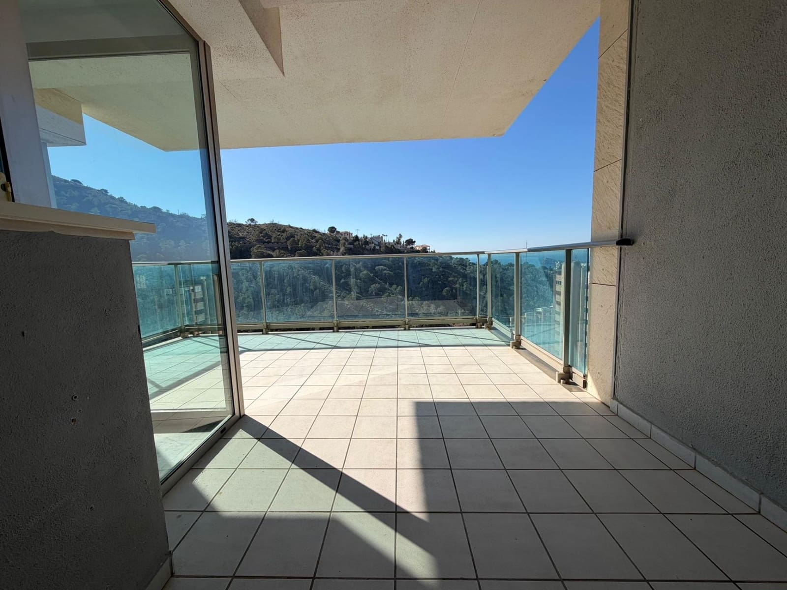 Apartamento de 2 habitaciones en Benidorm en venta con piscina garaje - 395.000 € (Ref: 9627595)