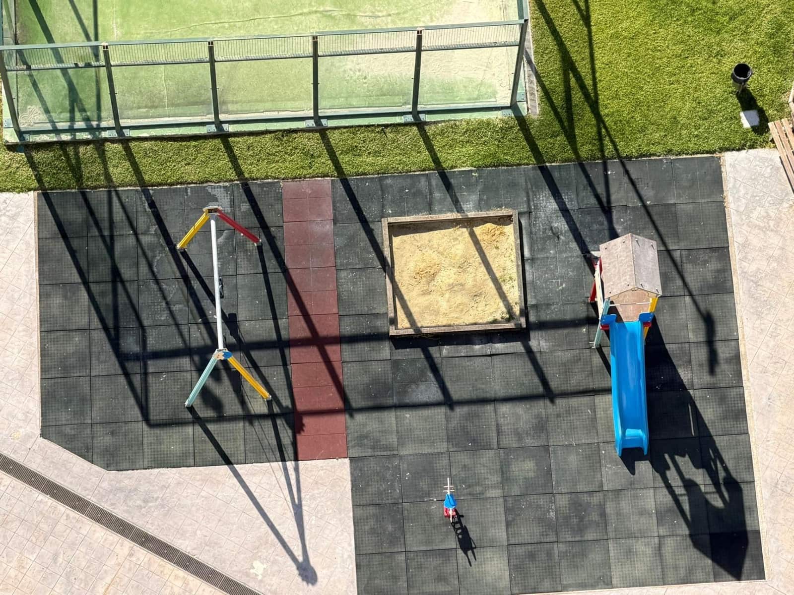 Apartamento de 2 habitaciones en Benidorm en venta con piscina garaje - 395.000 € (Ref: 9627595)