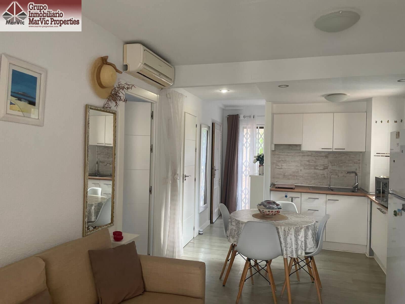 Piso de 2 habitaciones en Benidorm en venta con piscina - 249.000 € (Ref: 9630022)