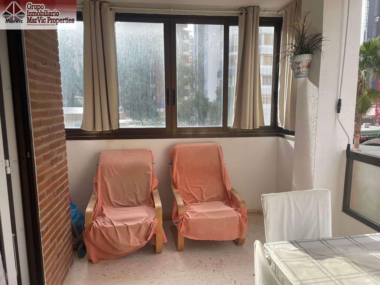 Piso de 2 habitaciones en Benidorm en venta con piscina - 249.000 € (Ref: 9630022)