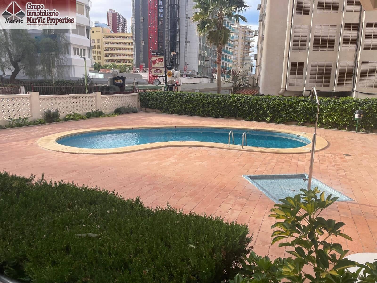 Piso de 2 habitaciones en Benidorm en venta con piscina - 249.000 € (Ref: 9630022)