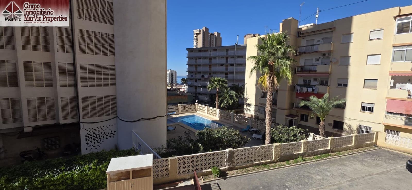 2 bedroom Flat for sale in Benidorm with pool - € 235,000 (Ref: 9630022)