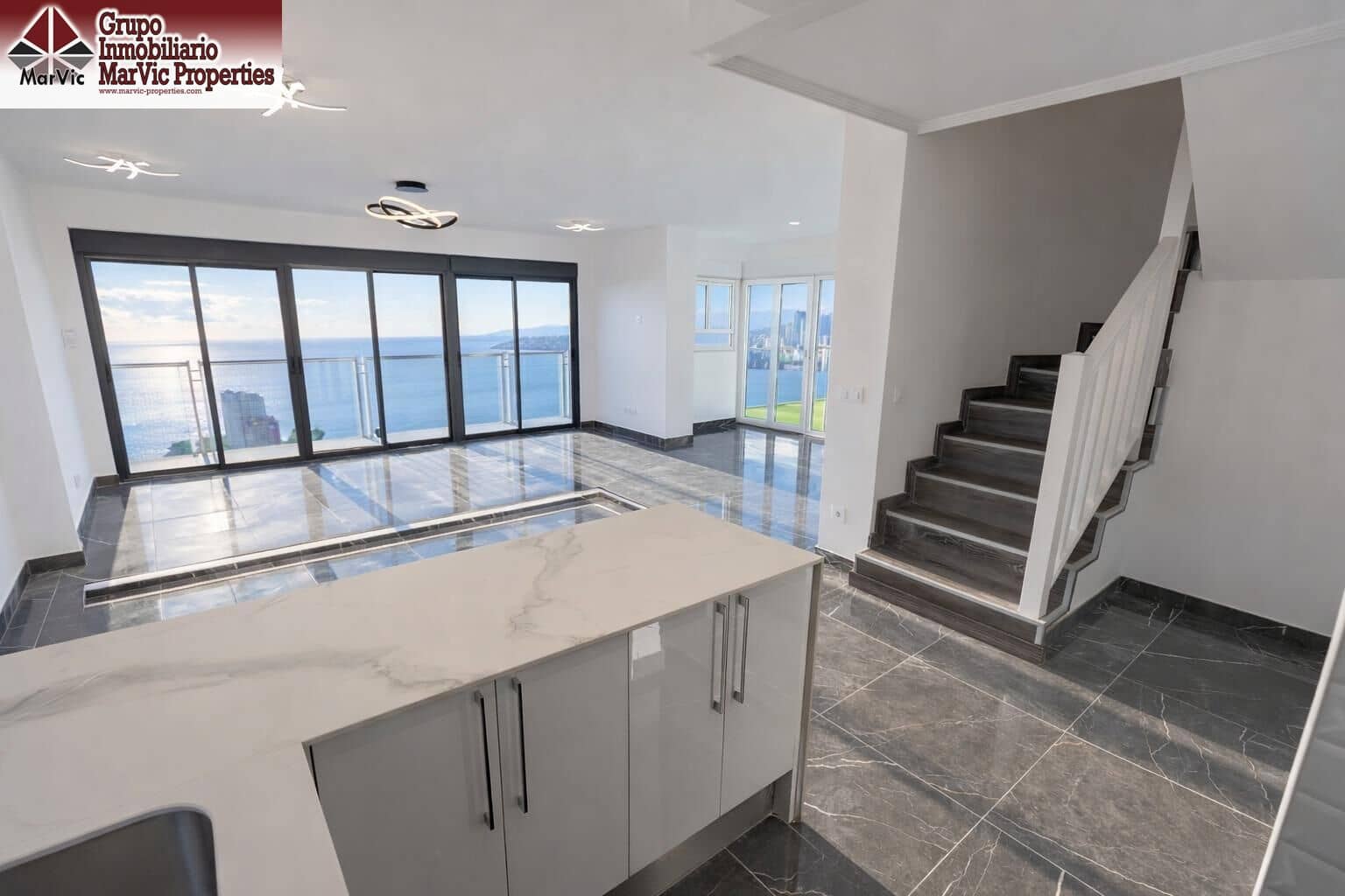 2 Zimmer Penthouse zu verkaufen in Benidorm mit Pool - 890.000 € (Ref: 9634332)