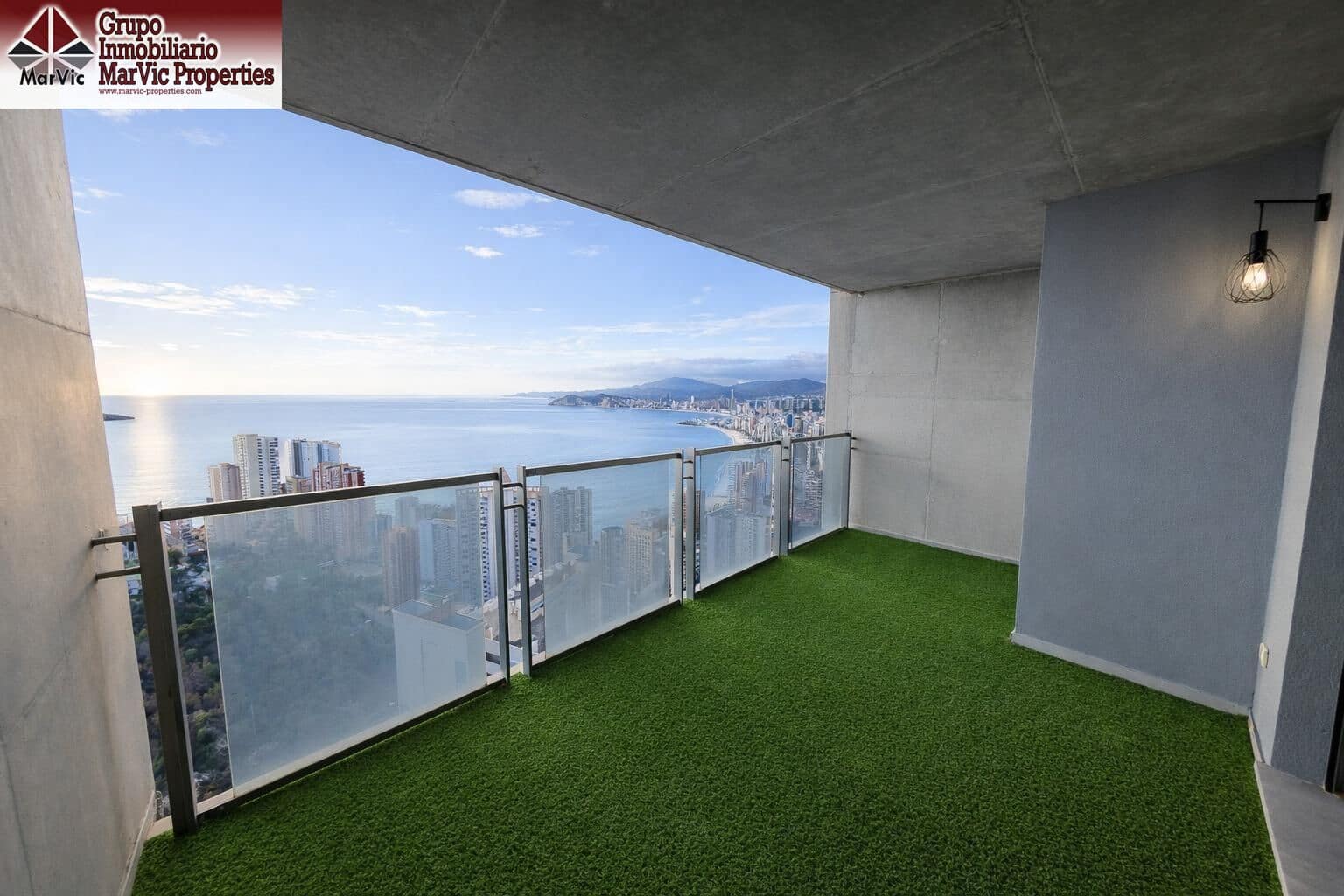 2 Zimmer Penthouse zu verkaufen in Benidorm mit Pool - 890.000 € (Ref: 9634332)