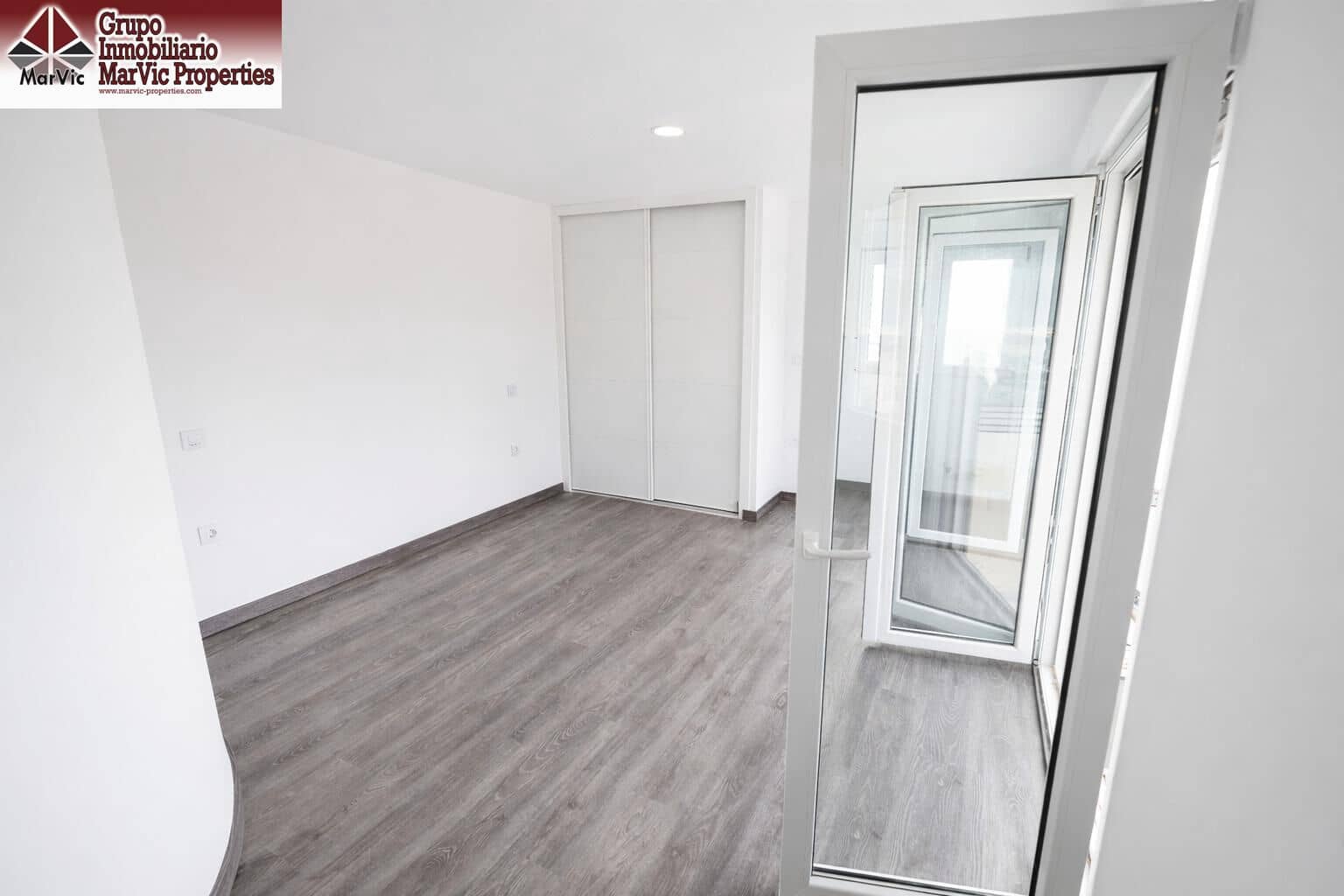 2 Zimmer Penthouse zu verkaufen in Benidorm mit Pool - 890.000 € (Ref: 9634332)