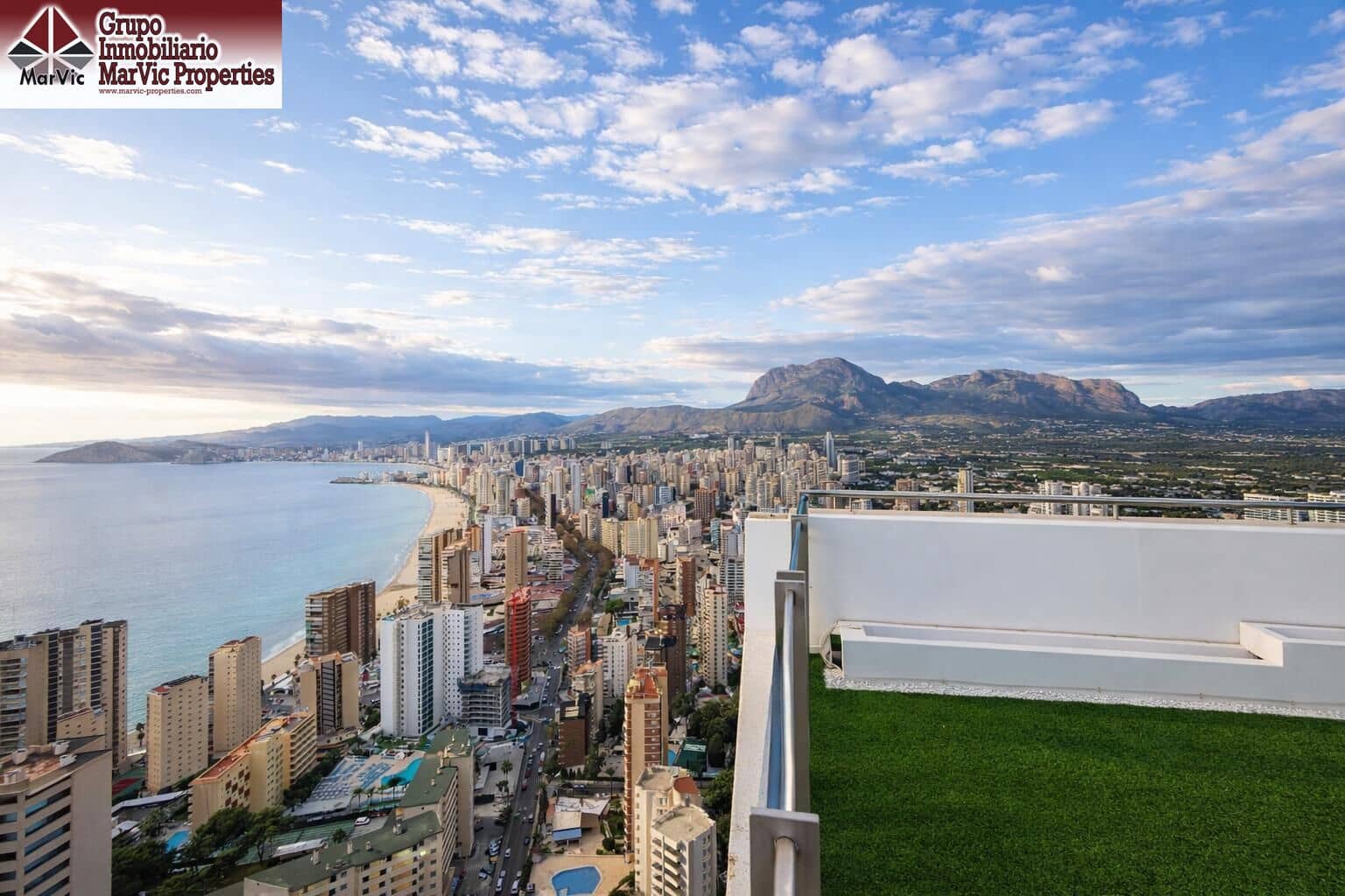 2 Zimmer Penthouse zu verkaufen in Benidorm mit Pool - 890.000 € (Ref: 9634332)